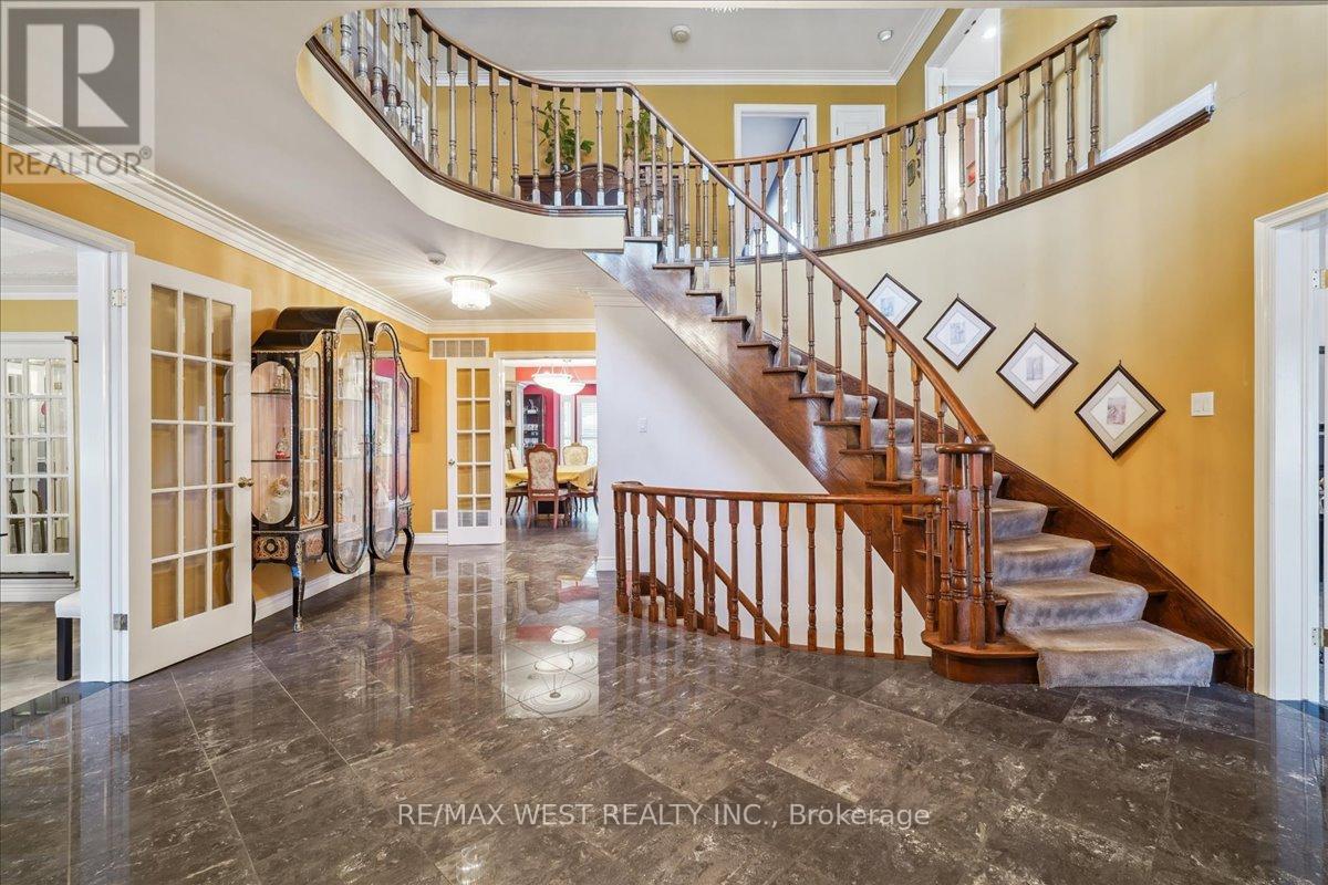 190 SANDYS DRIVE - 3