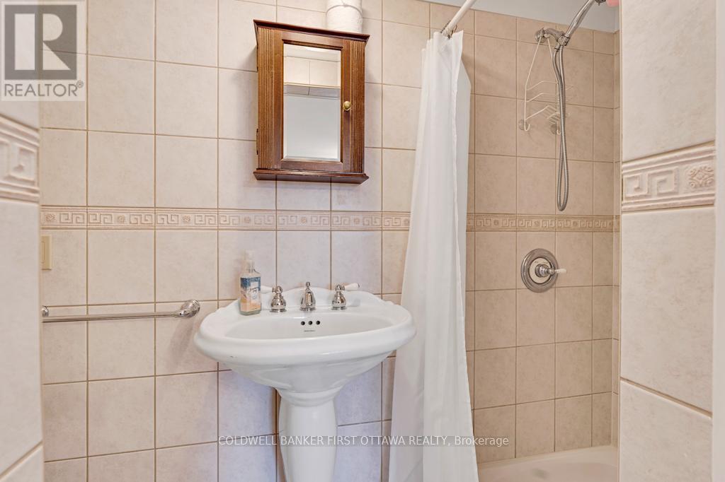 Sixth bedroom's 3-pc ensuite