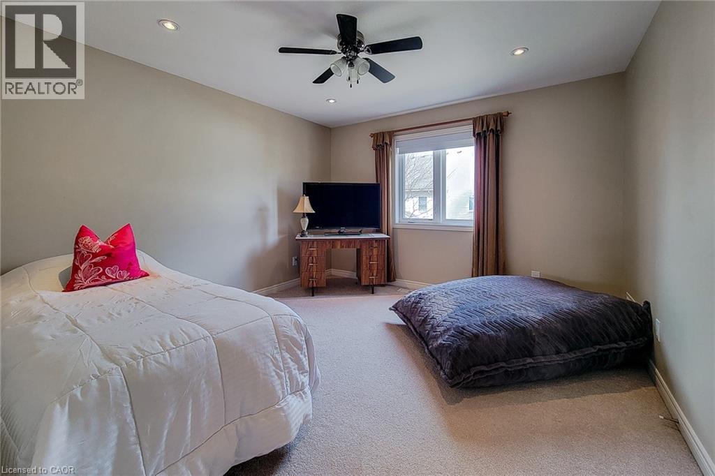 13 ALEX GRANT PLACE - 46