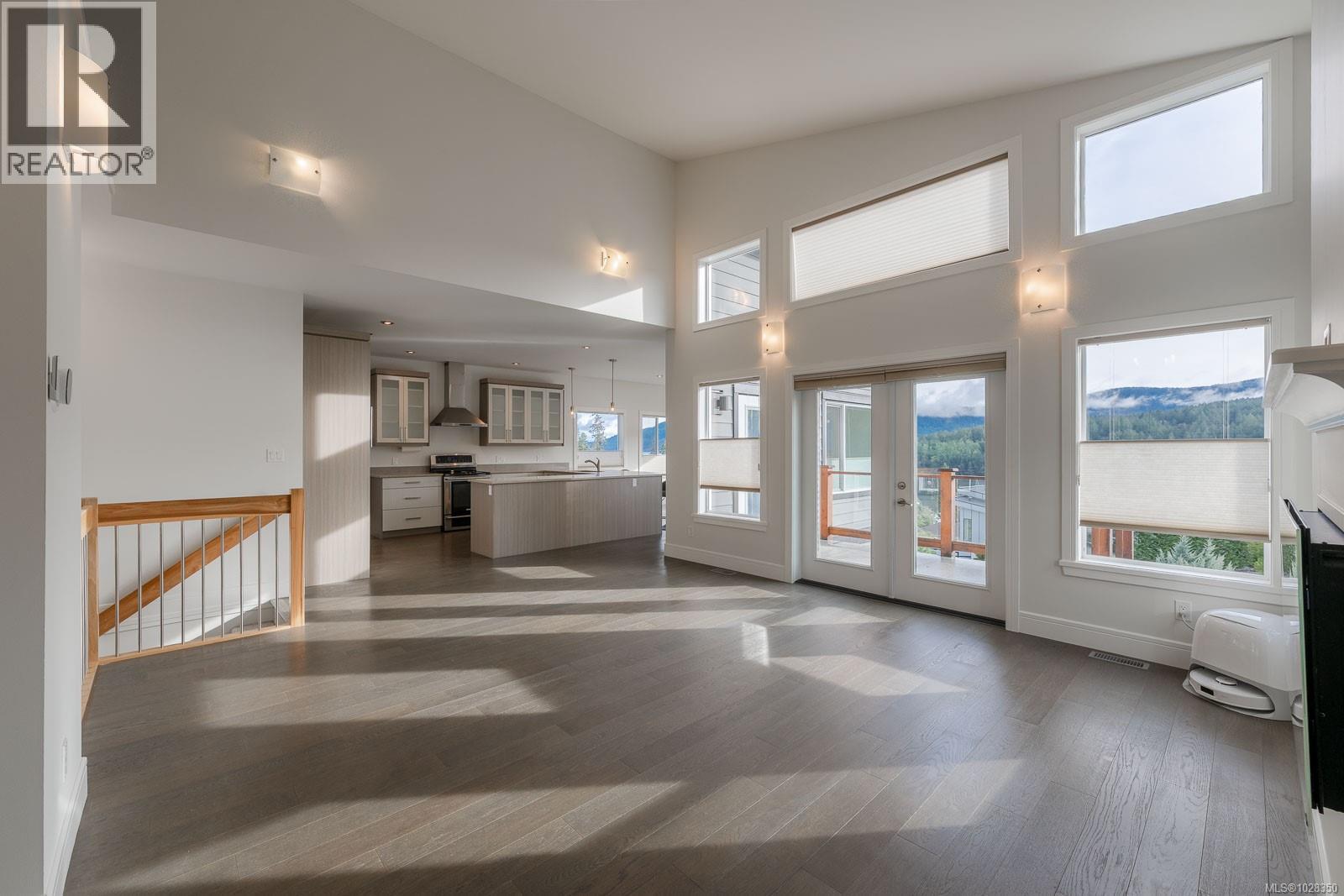 #28 1060 SHORE PINE CLOSE - Image 3