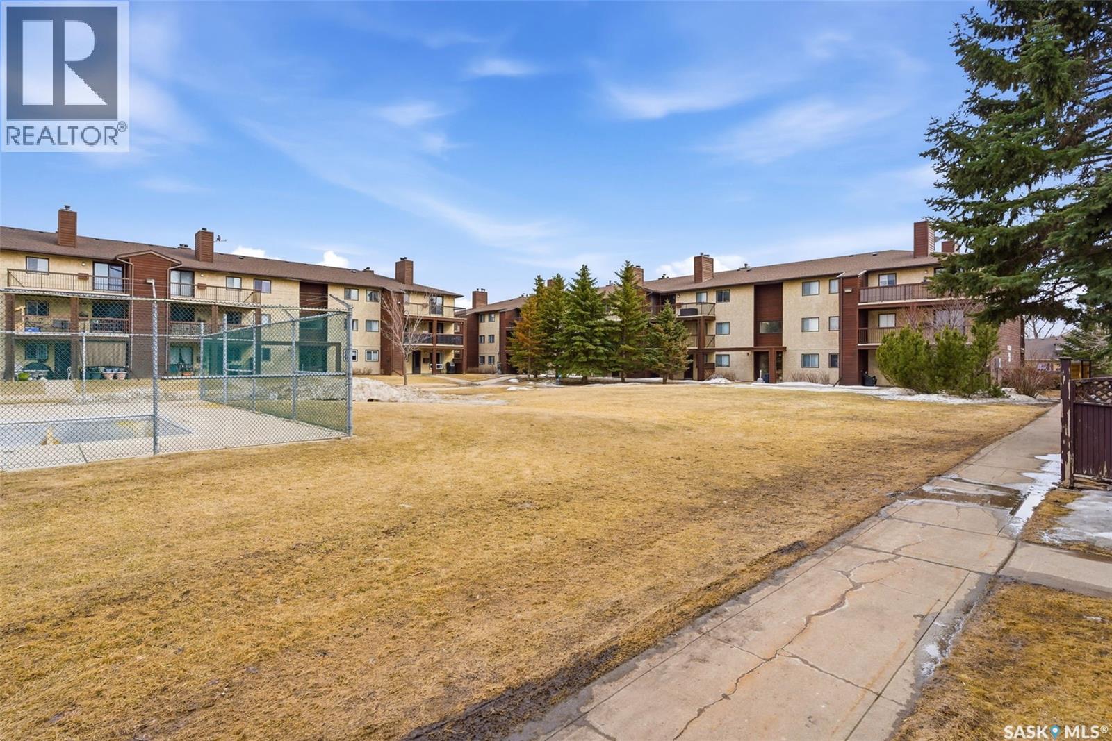 #304 35 ALPORT CRESCENT - 26