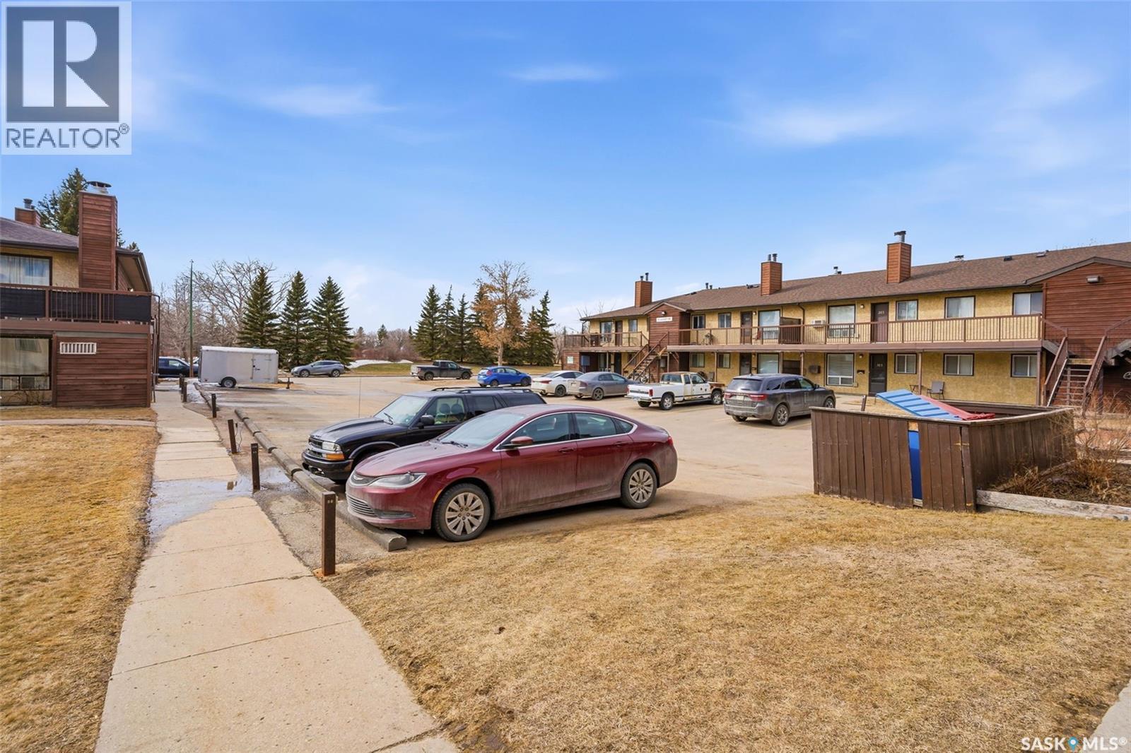 #304 35 ALPORT CRESCENT - 28