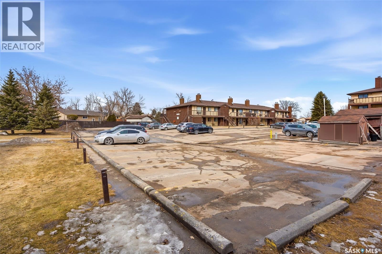 #304 35 ALPORT CRESCENT - 29