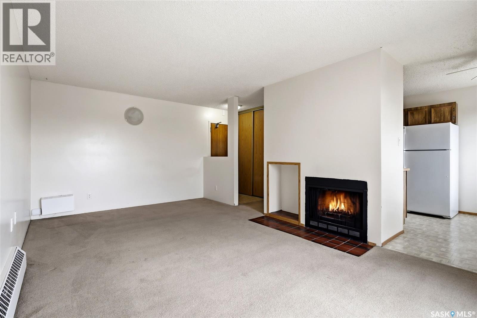 #304 35 ALPORT CRESCENT - 3