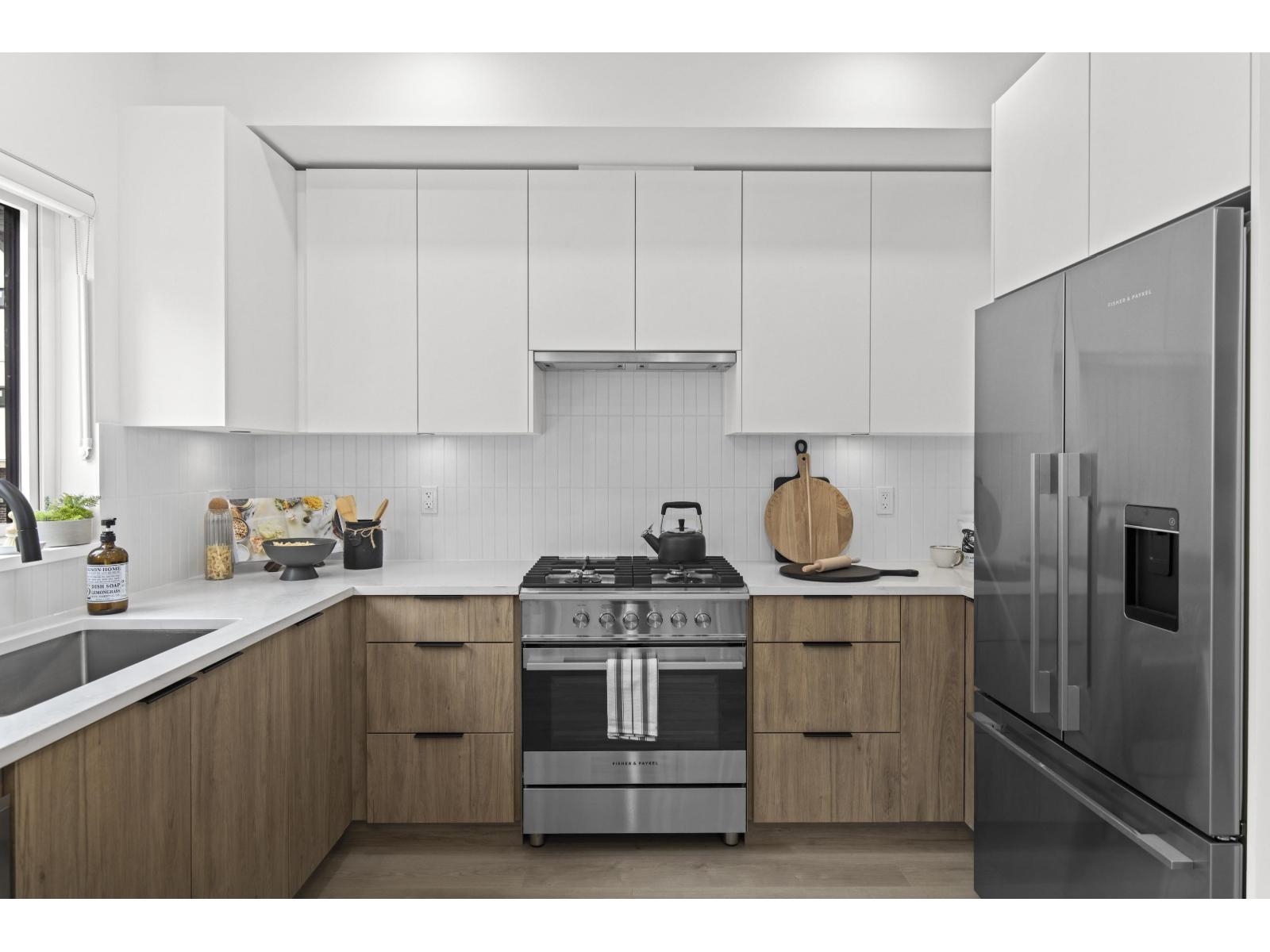 21 1959 165A STREET, Surrey