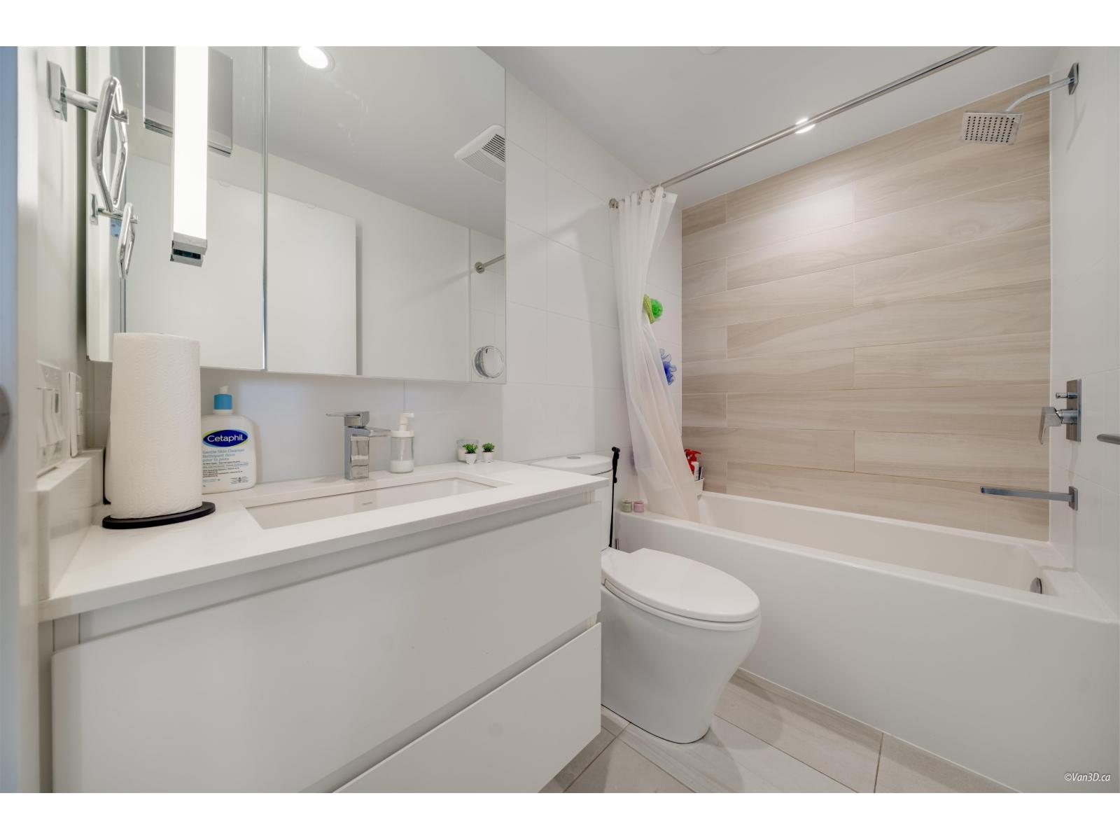 711 13615 FRASER HIGHWAY, Surrey