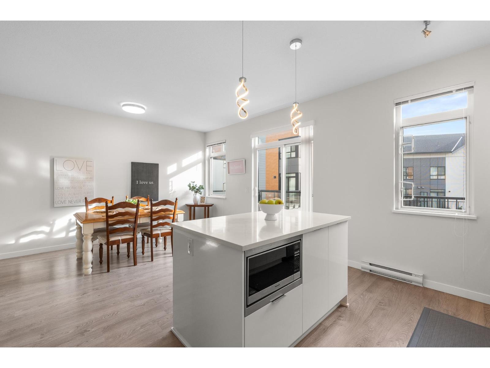 109 15111 EDMUND DRIVE, Surrey