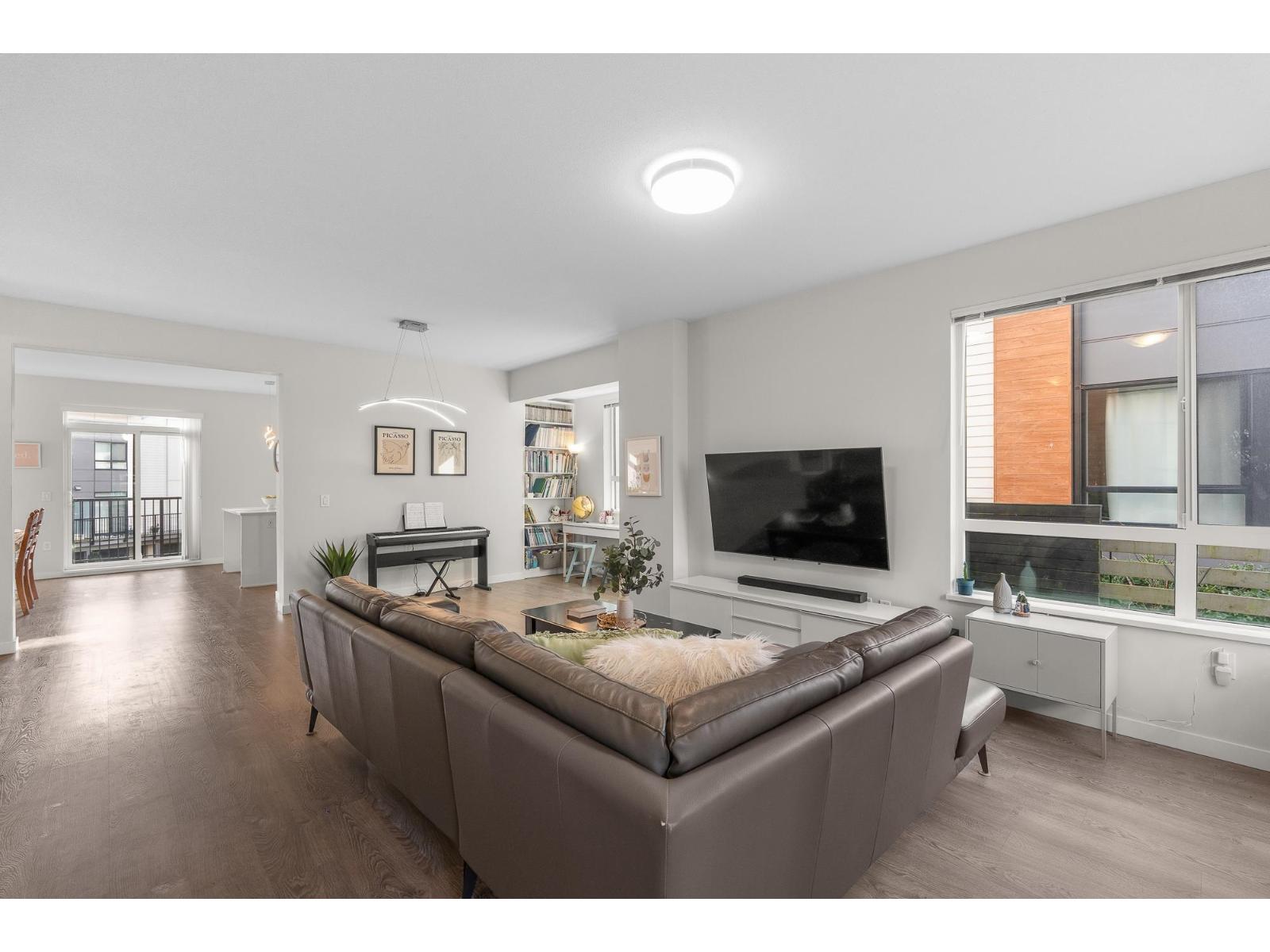 109 15111 EDMUND DRIVE, Surrey