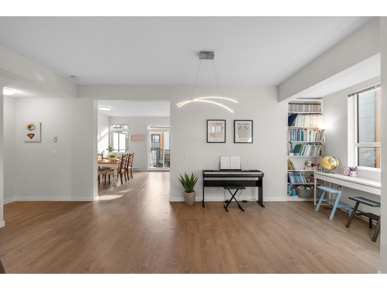 109 15111 EDMUND DRIVE, Surrey