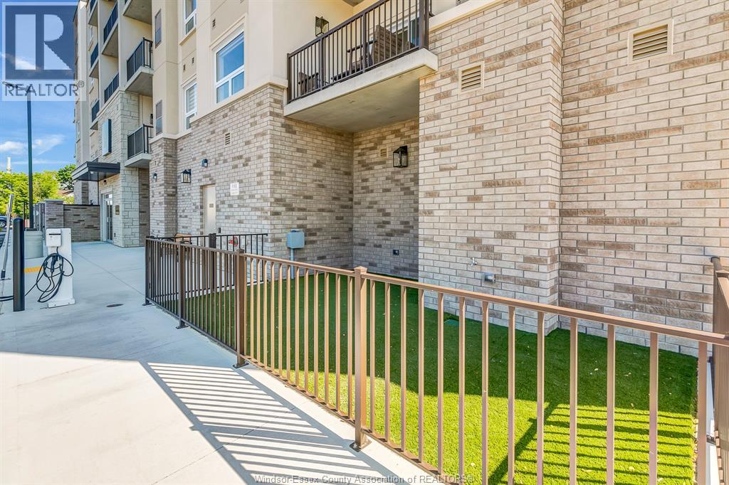 #201 1740 Sprucewood - 35