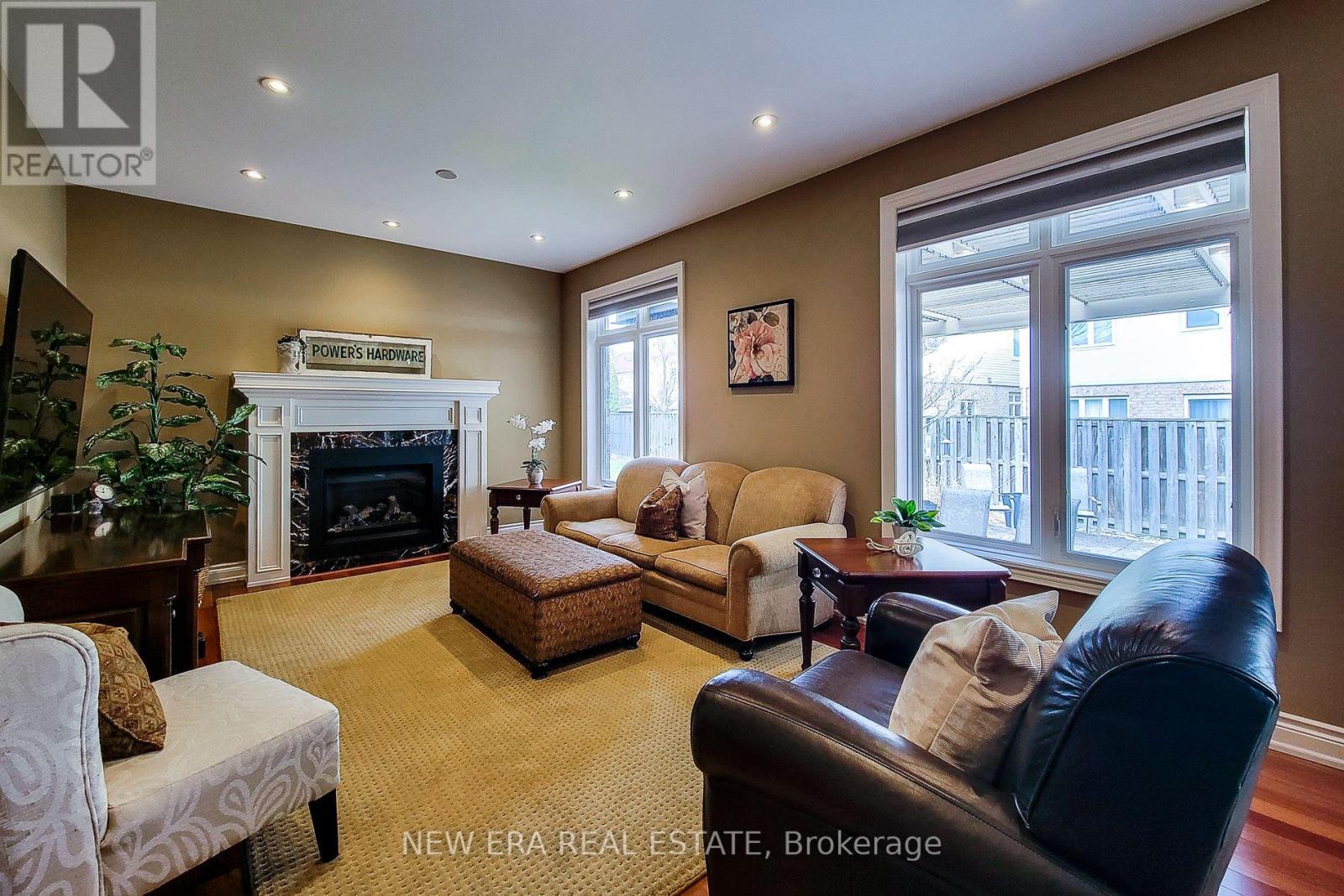 13 ALEX GRANT PLACE - 21