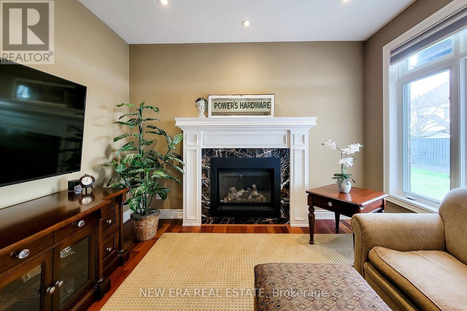 13 ALEX GRANT PLACE - 22