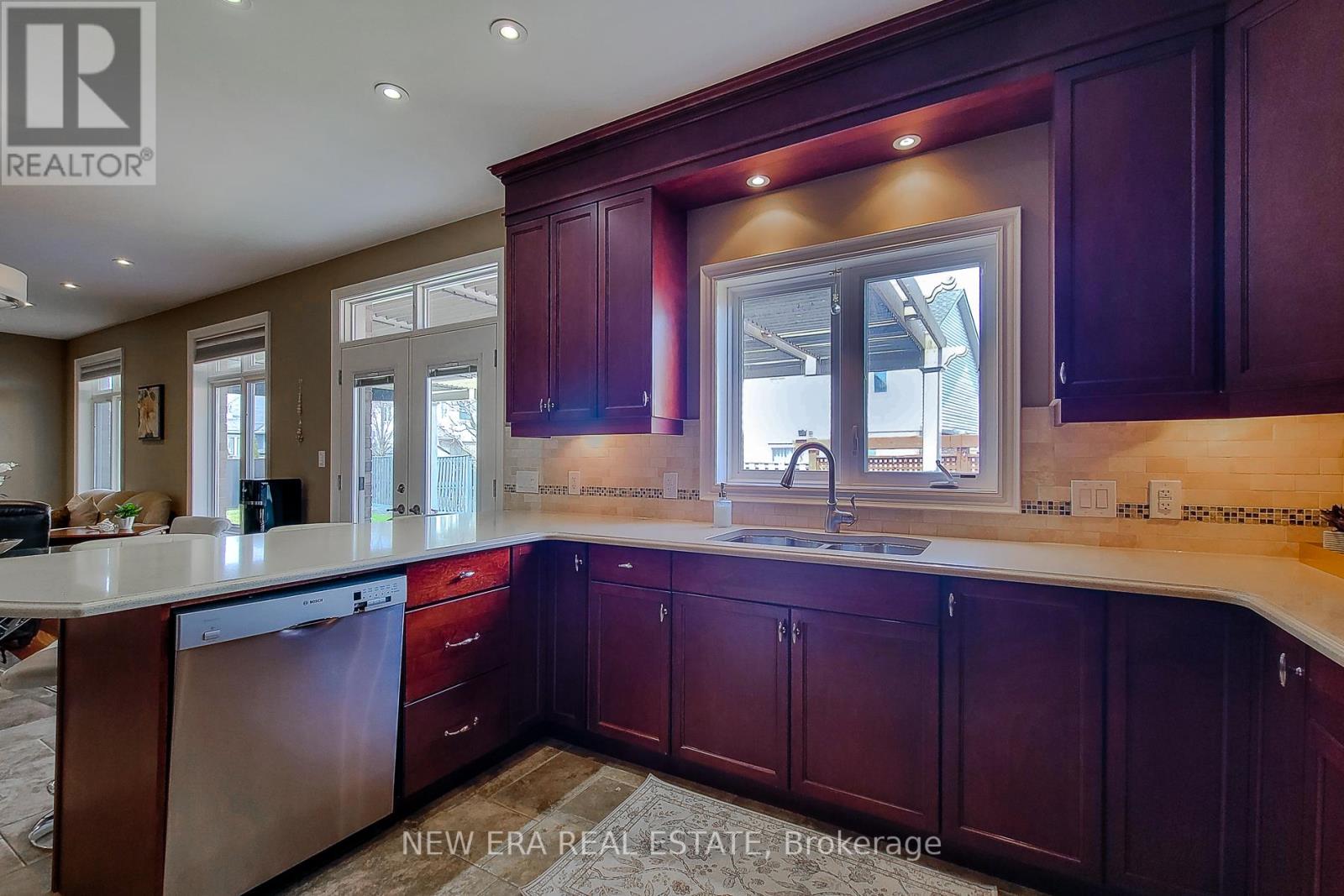 13 ALEX GRANT PLACE - 27