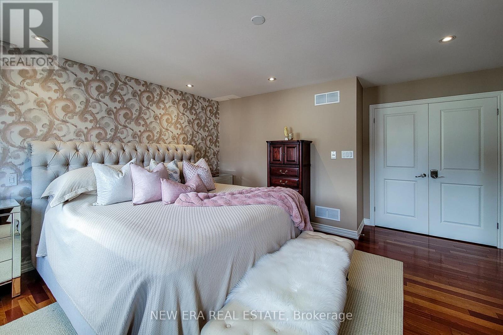 13 ALEX GRANT PLACE - 35