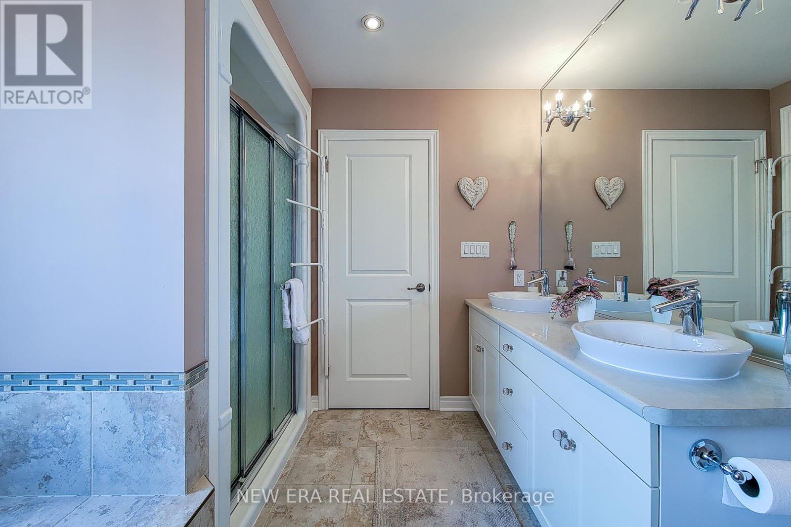 13 ALEX GRANT PLACE - 38