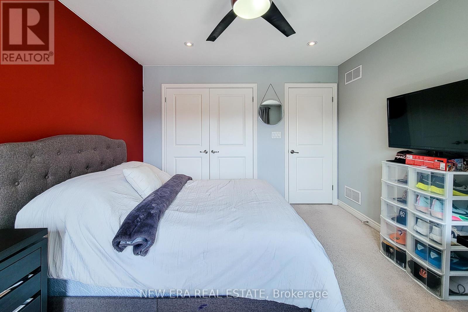 13 ALEX GRANT PLACE - 45