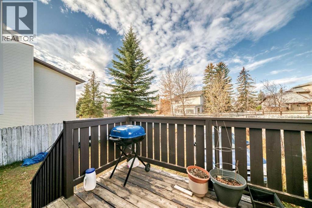 Single Family House 4 Level for Sale in  Hawkwood Boulevard NW Hawkwood Calgary 