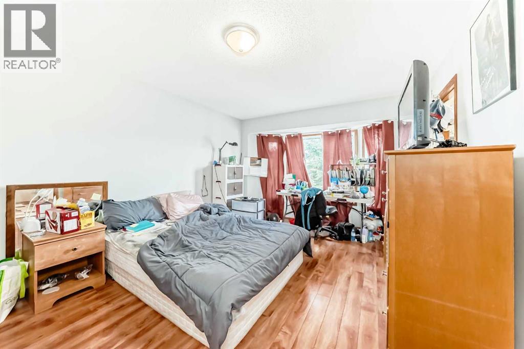 Single Family House 4 Level for Sale in  Hawkwood Boulevard NW Hawkwood Calgary 