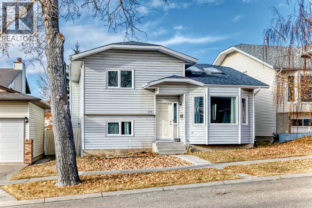 Single Family House 4 Level for Sale in  Hawkwood Boulevard NW Hawkwood Calgary 