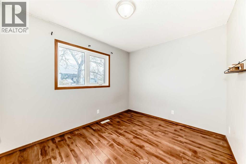 Single Family House 4 Level for Sale in  Hawkwood Boulevard NW Hawkwood Calgary 