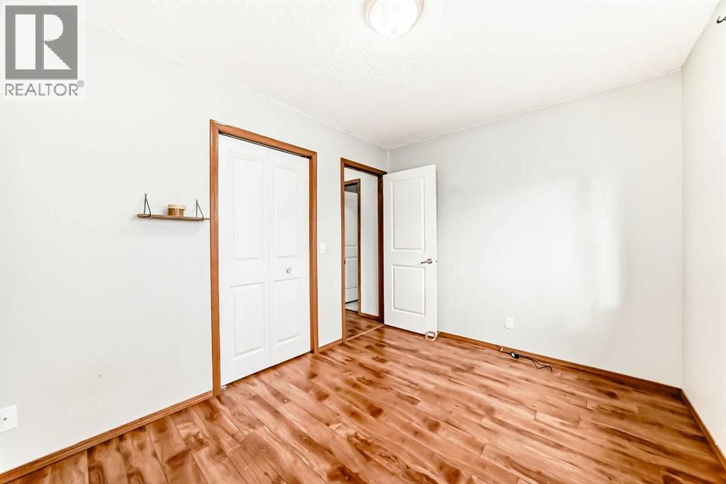 Single Family House 4 Level for Sale in  Hawkwood Boulevard NW Hawkwood Calgary 