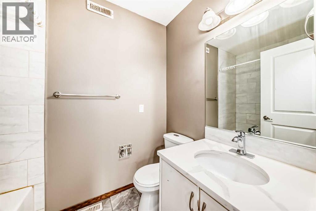 Single Family House 4 Level for Sale in  Hawkwood Boulevard NW Hawkwood Calgary 