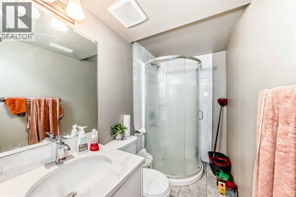 Single Family House 4 Level for Sale in  Hawkwood Boulevard NW Hawkwood Calgary 