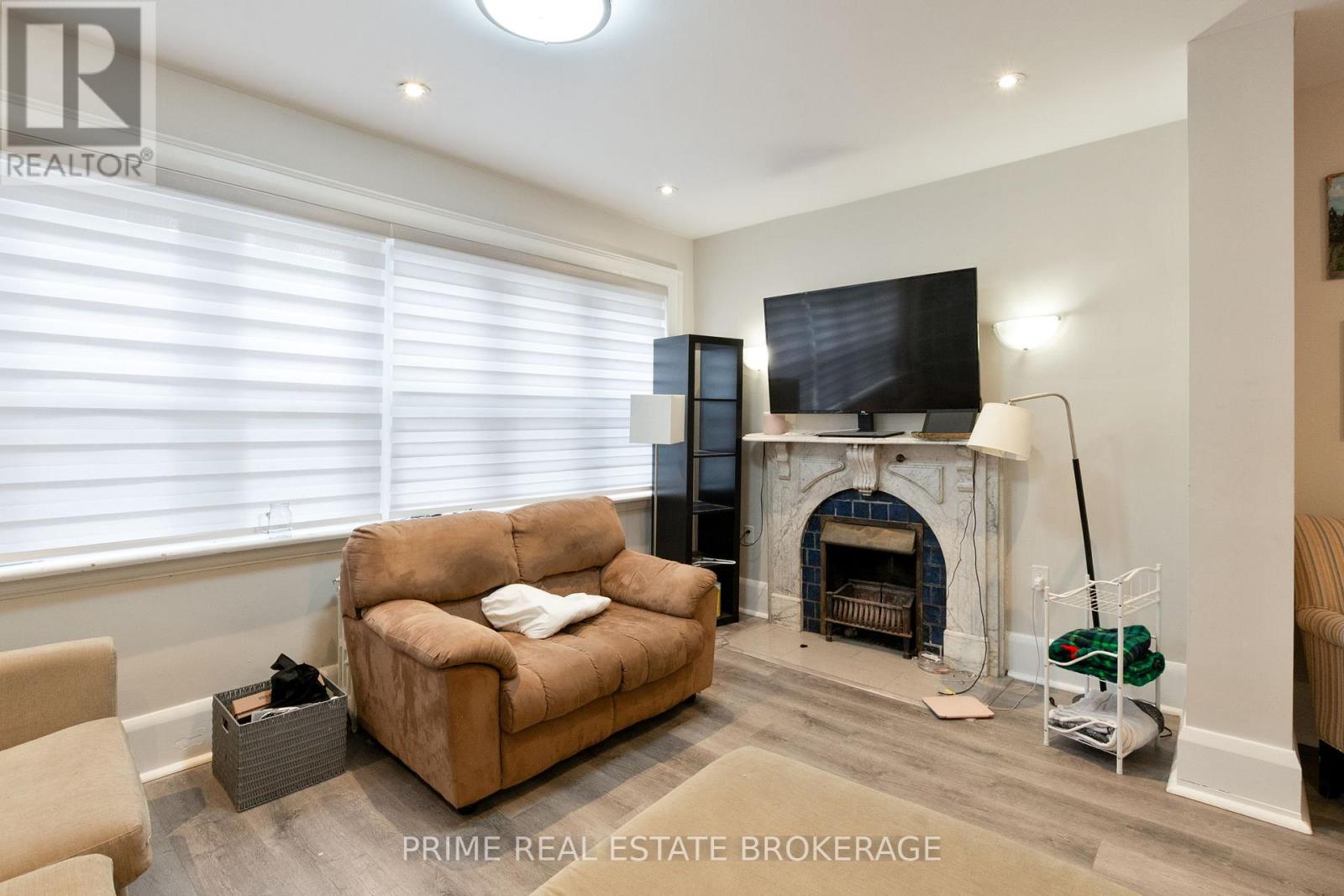 290 HURON STREET - 10