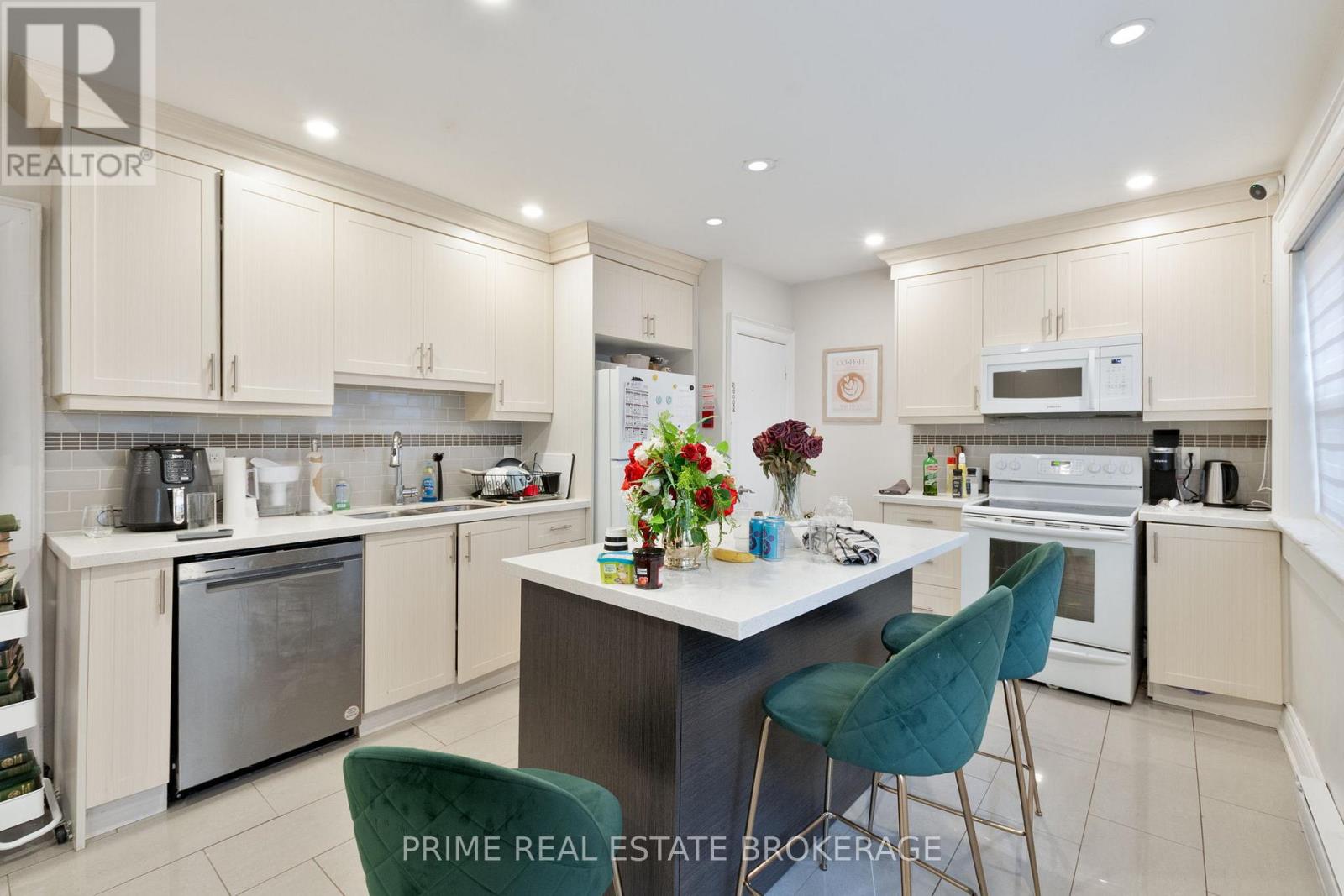 290 HURON STREET - 11