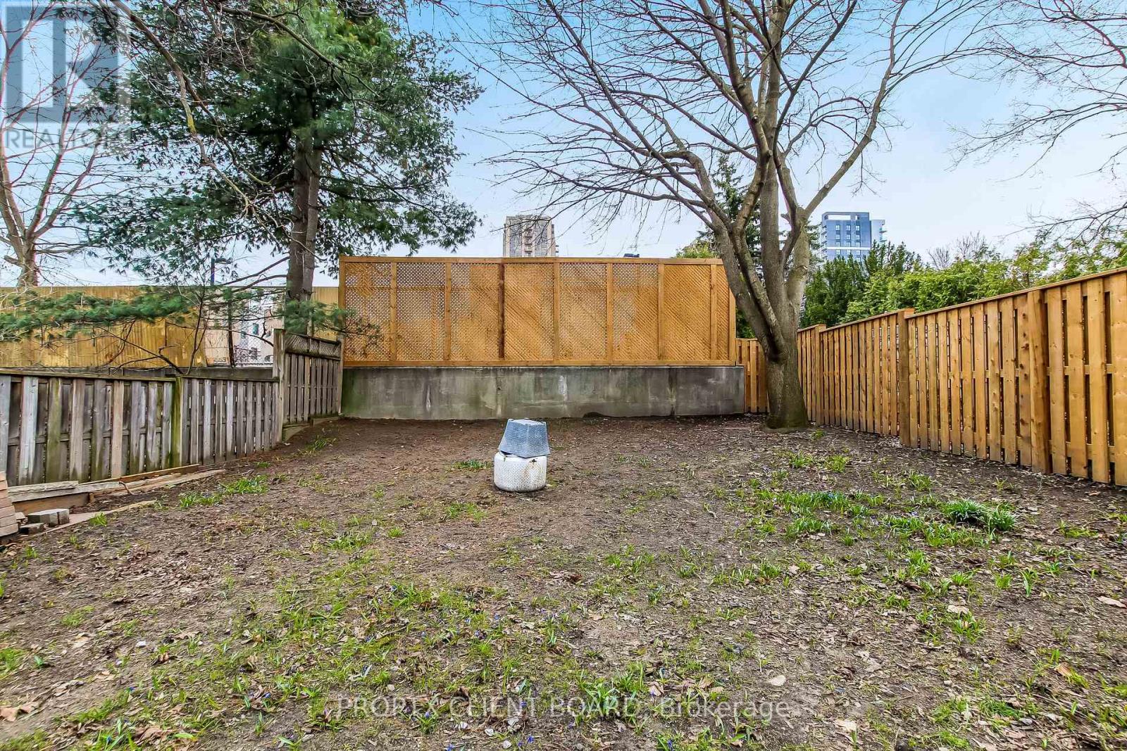 727 QUEENS AVENUE S Property Photo