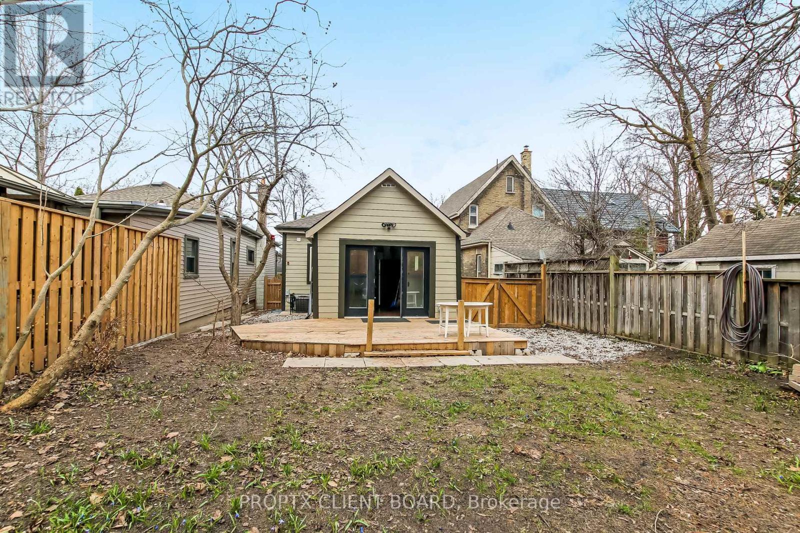 727 QUEENS AVENUE S Property Photo