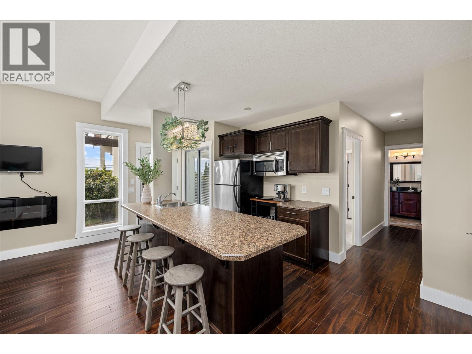  2584 Lucinde Road, West Kelowna