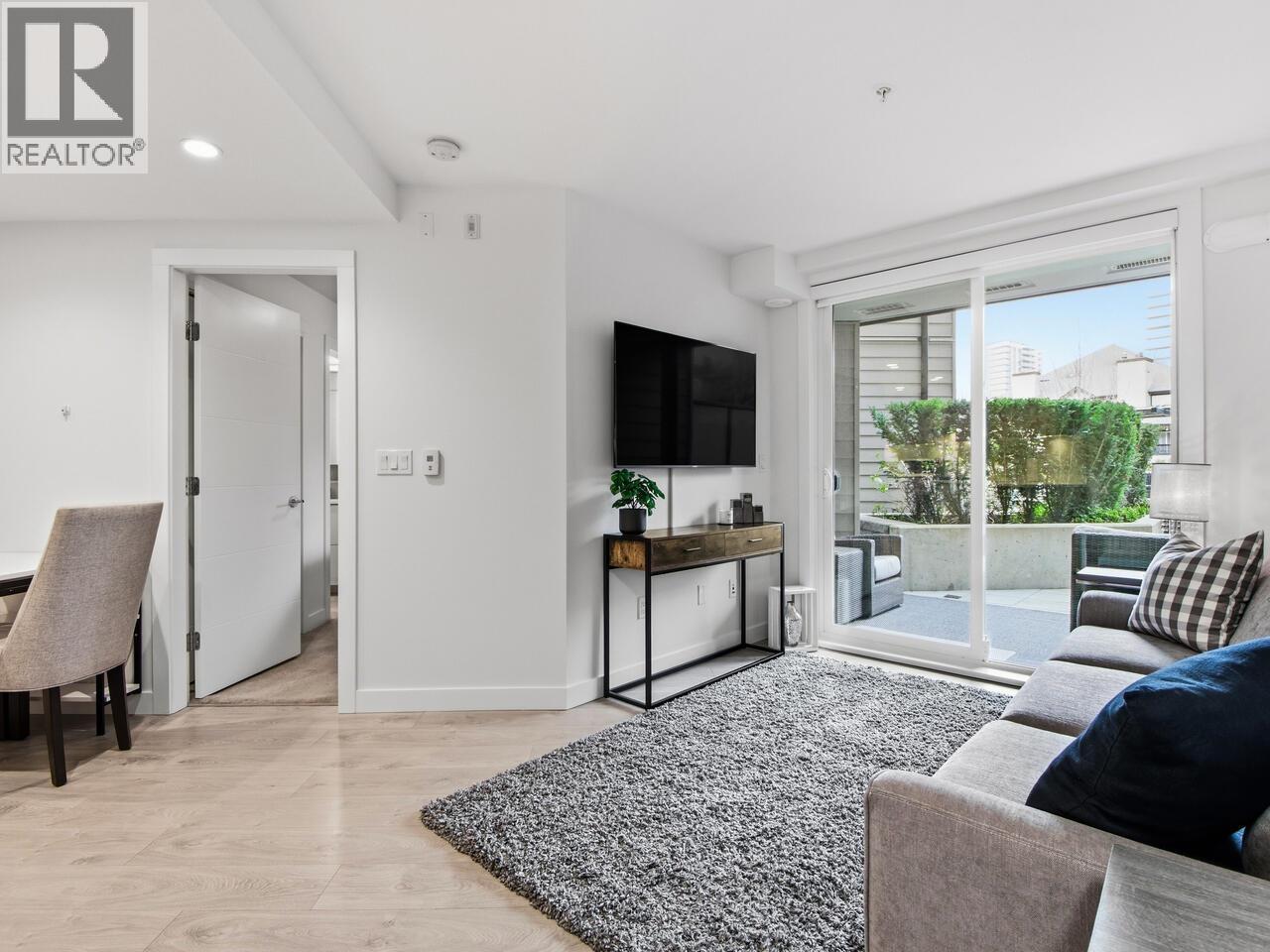 118 108 E 8TH STREET, North Vancouver