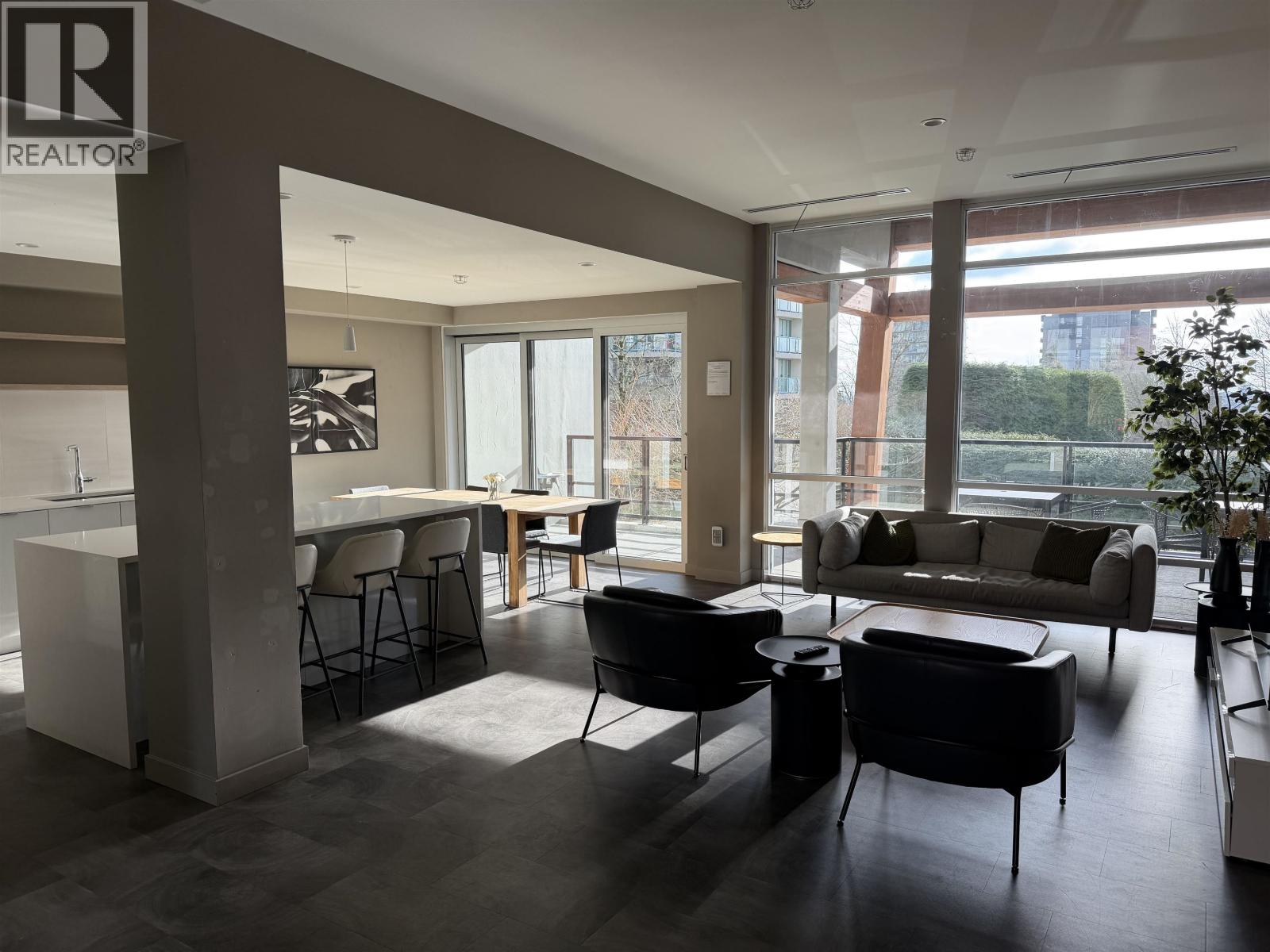 118 108 E 8TH STREET, North Vancouver