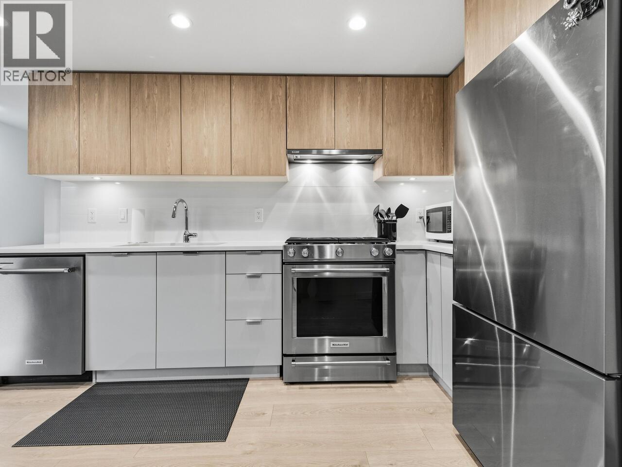 118 108 E 8TH STREET, North Vancouver