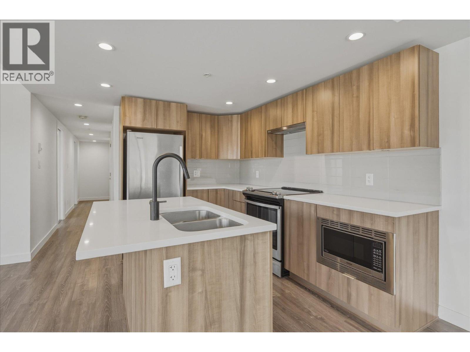 411 1365 PEMBERTON AVENUE, Squamish