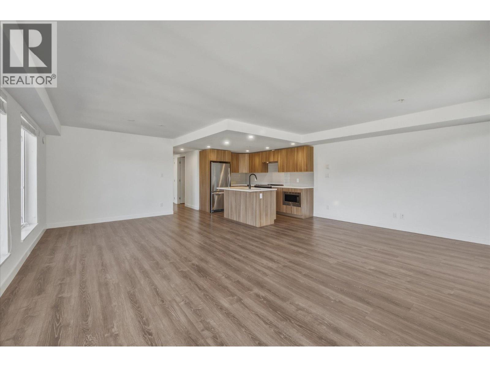 411 1365 PEMBERTON AVENUE, Squamish