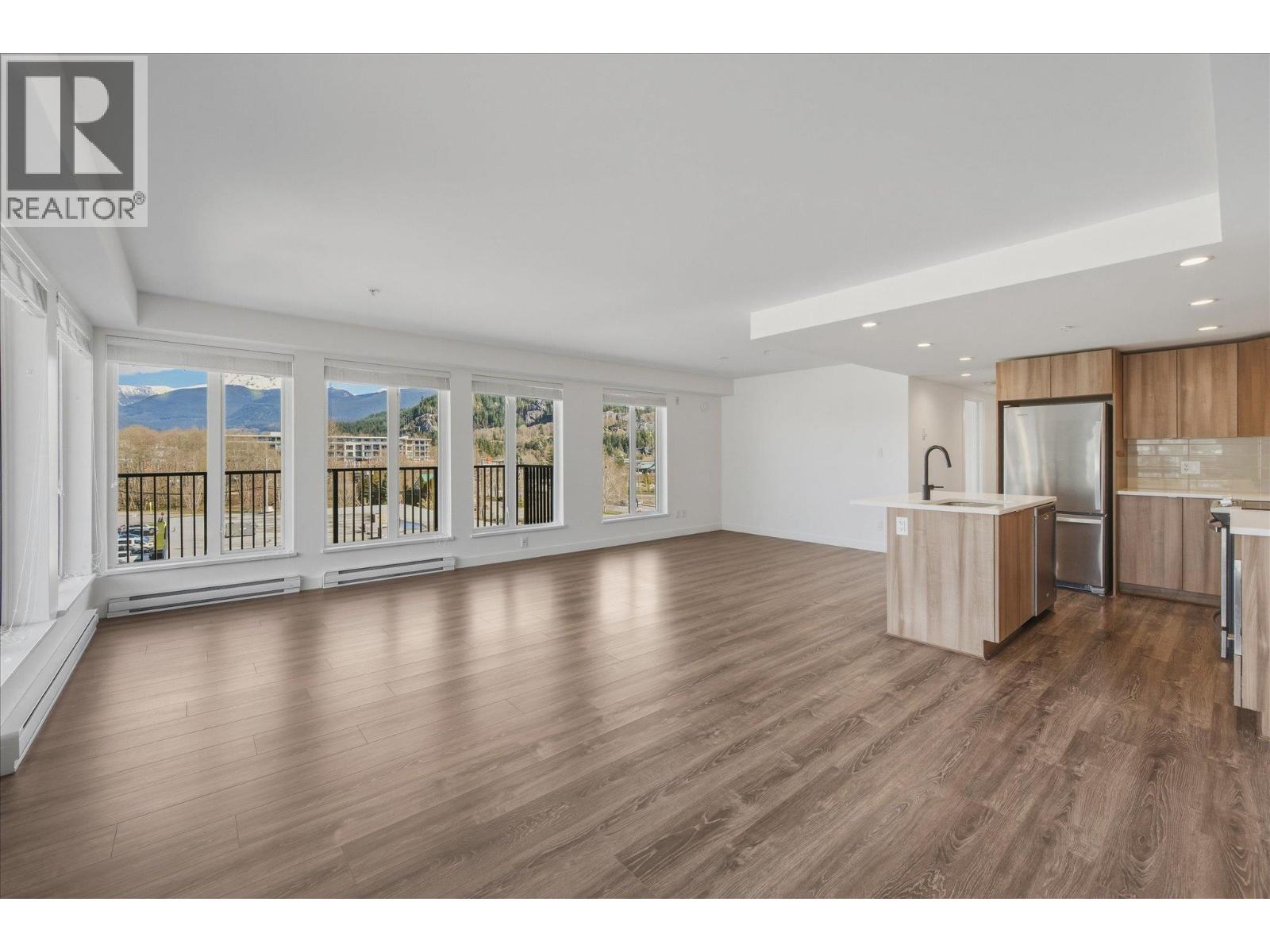 411 1365 PEMBERTON AVENUE, Squamish