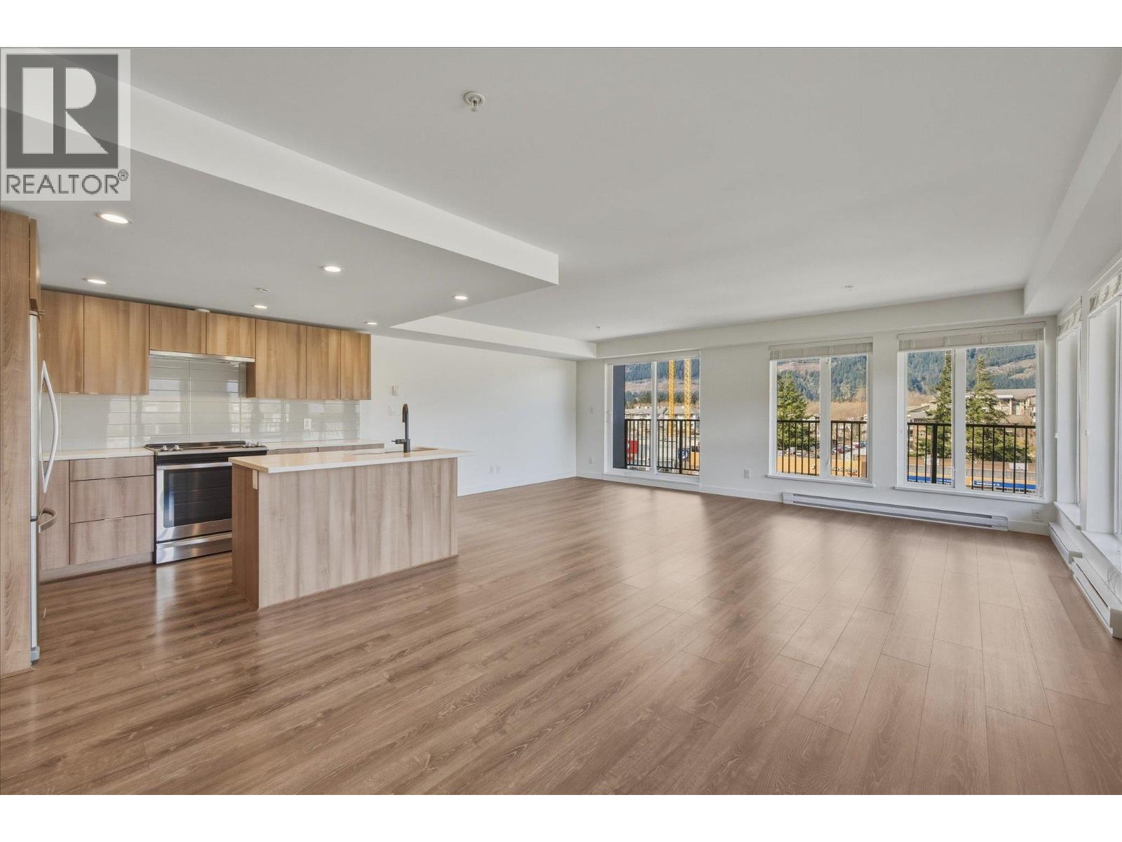 411 1365 PEMBERTON AVENUE, Squamish