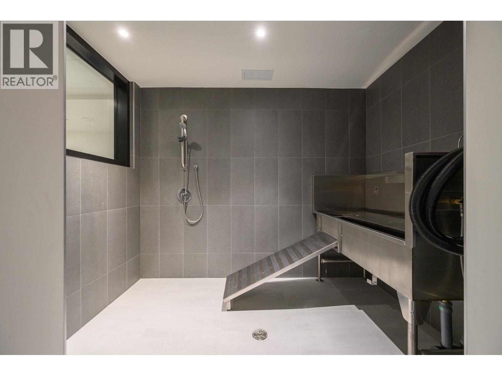 605 3963 UPLANDS WAY, West Vancouver