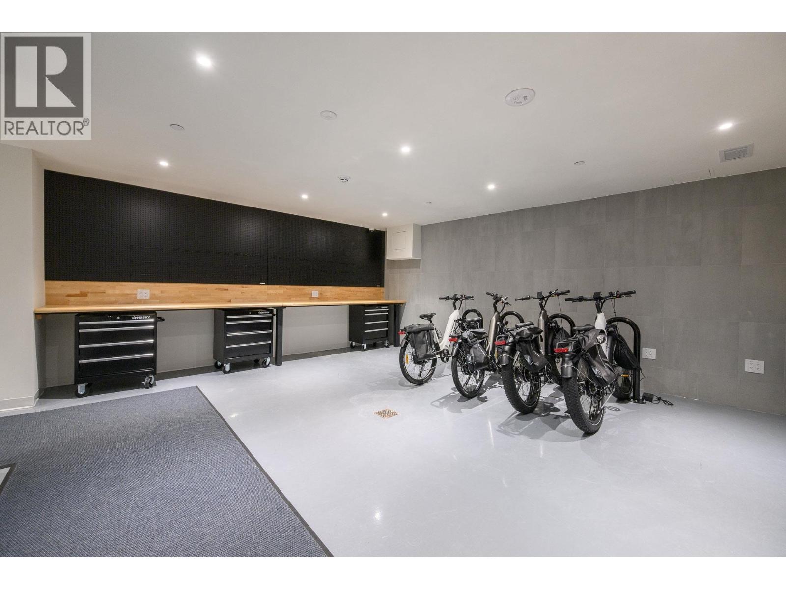 605 3963 UPLANDS WAY, West Vancouver