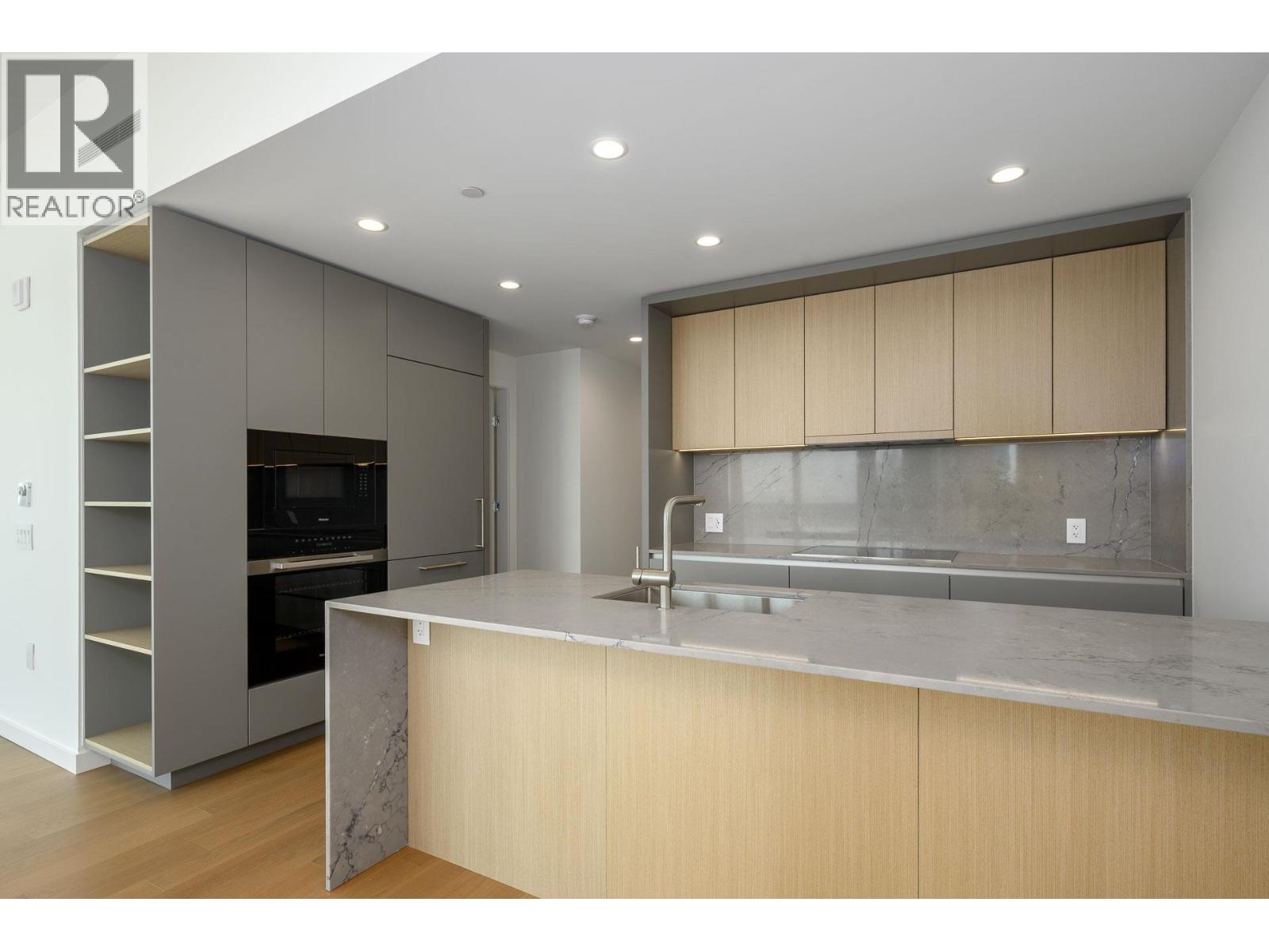 605 3963 UPLANDS WAY, West Vancouver