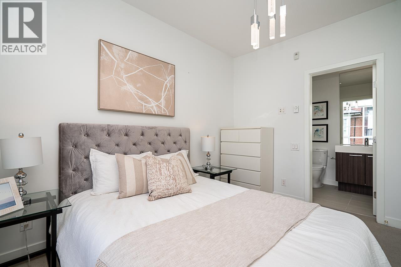 313 553 FOSTER AVENUE, Coquitlam