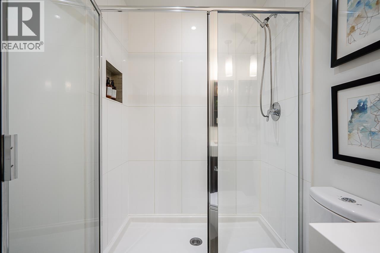 313 553 FOSTER AVENUE, Coquitlam