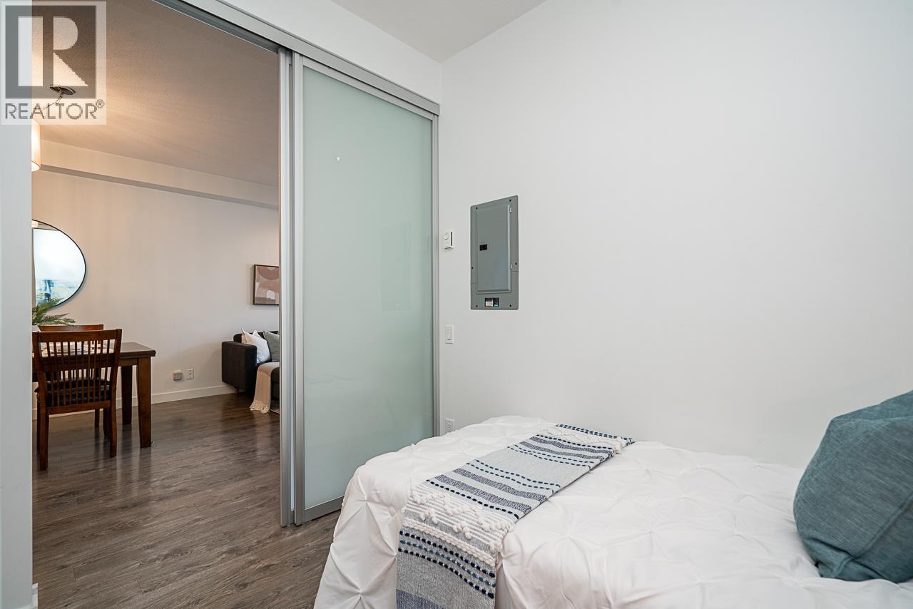 313 553 FOSTER AVENUE, Coquitlam