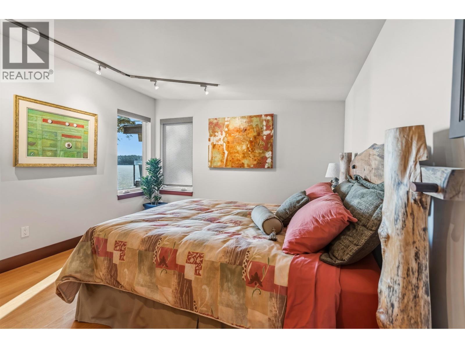 6085 SILVERSTONE LANE, Sechelt