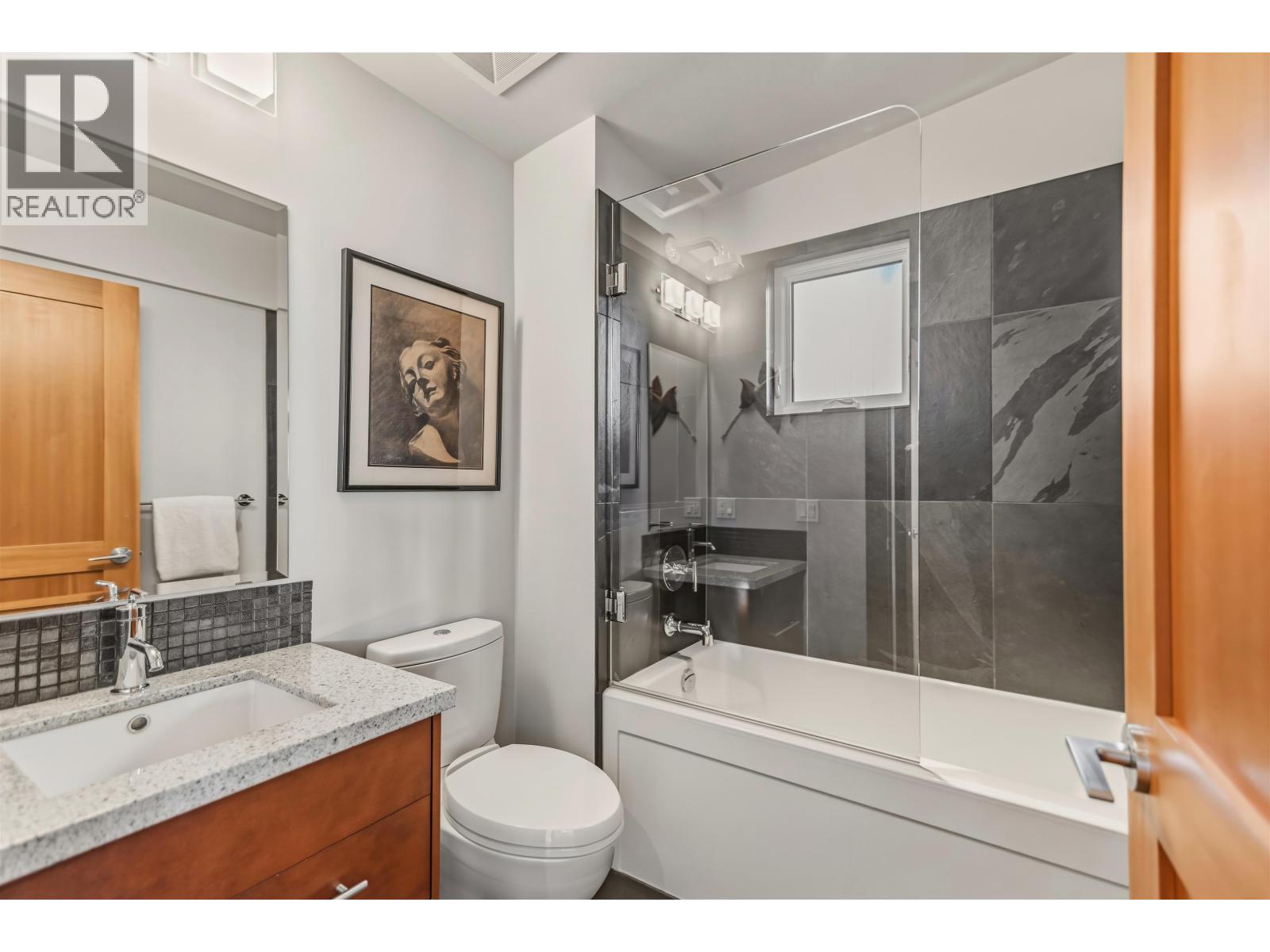 6085 SILVERSTONE LANE, Sechelt