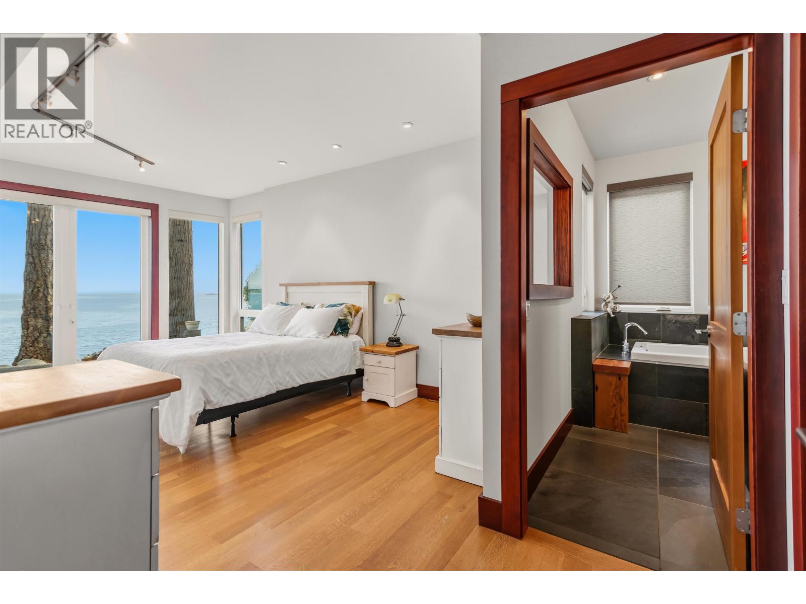 6085 SILVERSTONE LANE, Sechelt