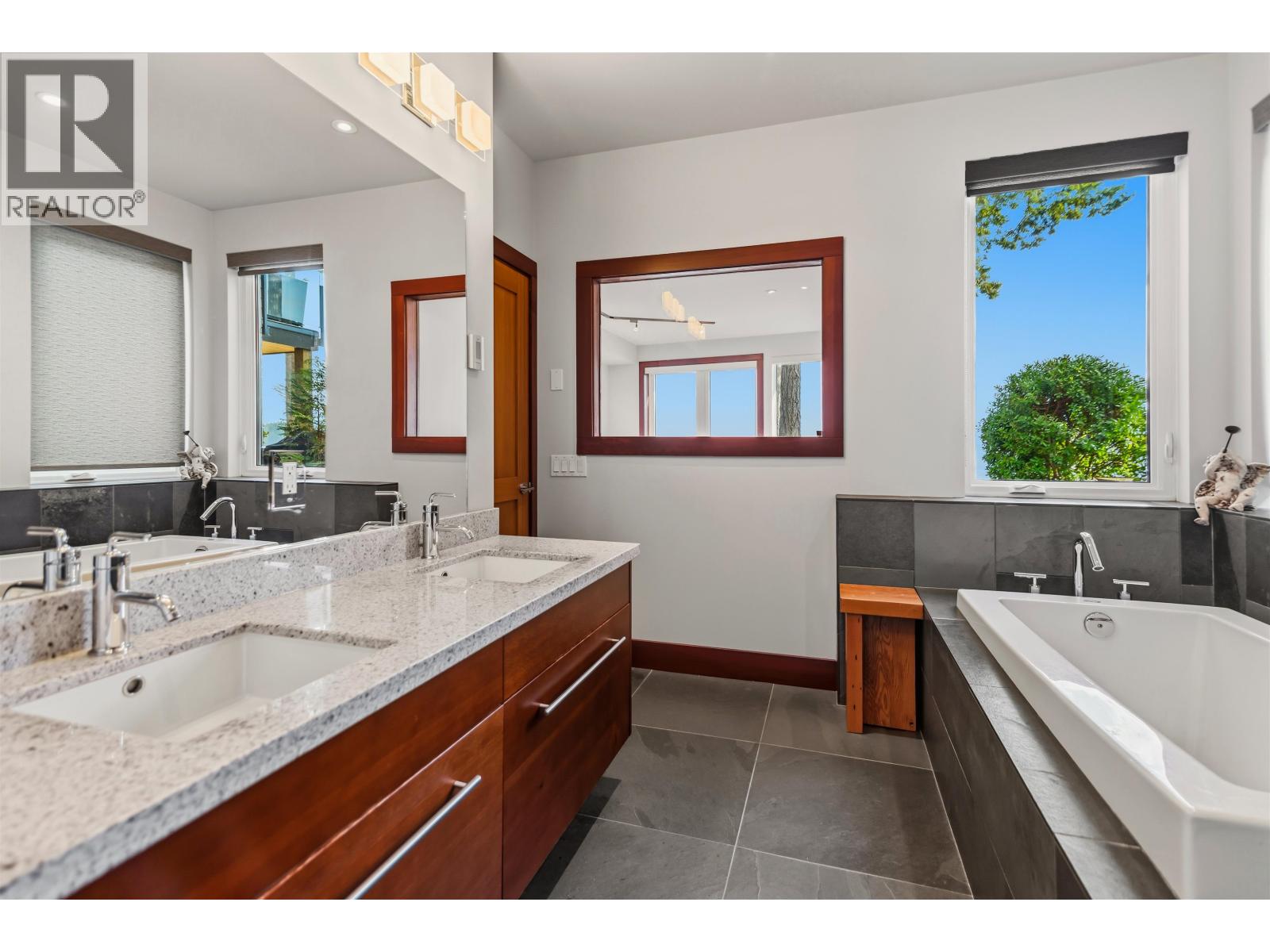 6085 SILVERSTONE LANE, Sechelt