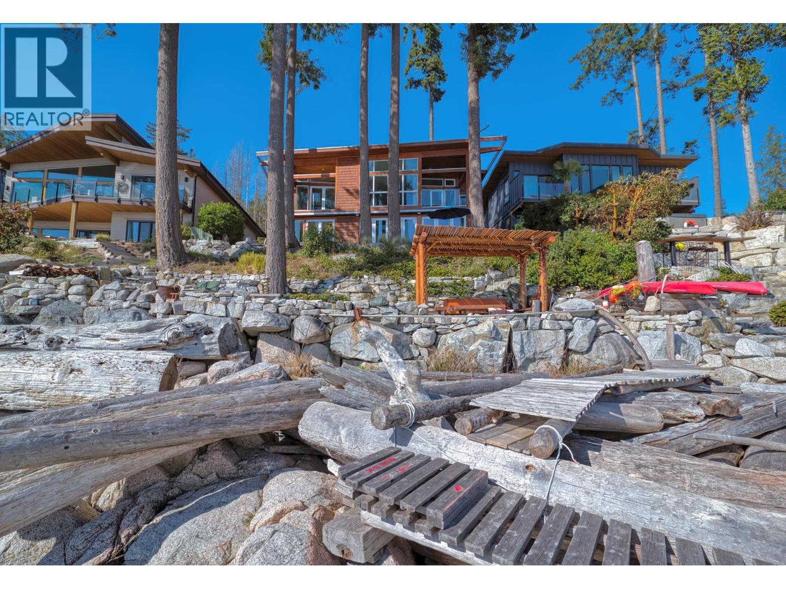 6085 SILVERSTONE LANE, Sechelt